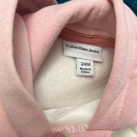 NEW Calvin Klein jeans, two-piece hoodie fleece set 24 months BNWT NEW - Picture 3 of 5